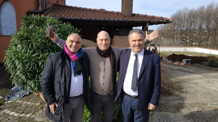 Madhusevita Das (center) with Velletri Mayor Orlando Pocci (in suit and tie)