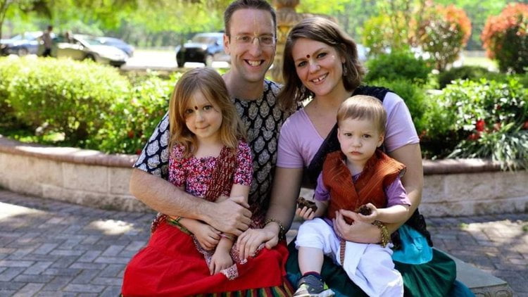 Сотрудник Мадхава Смуллен переходит из ISKCON News после 14 лет работы